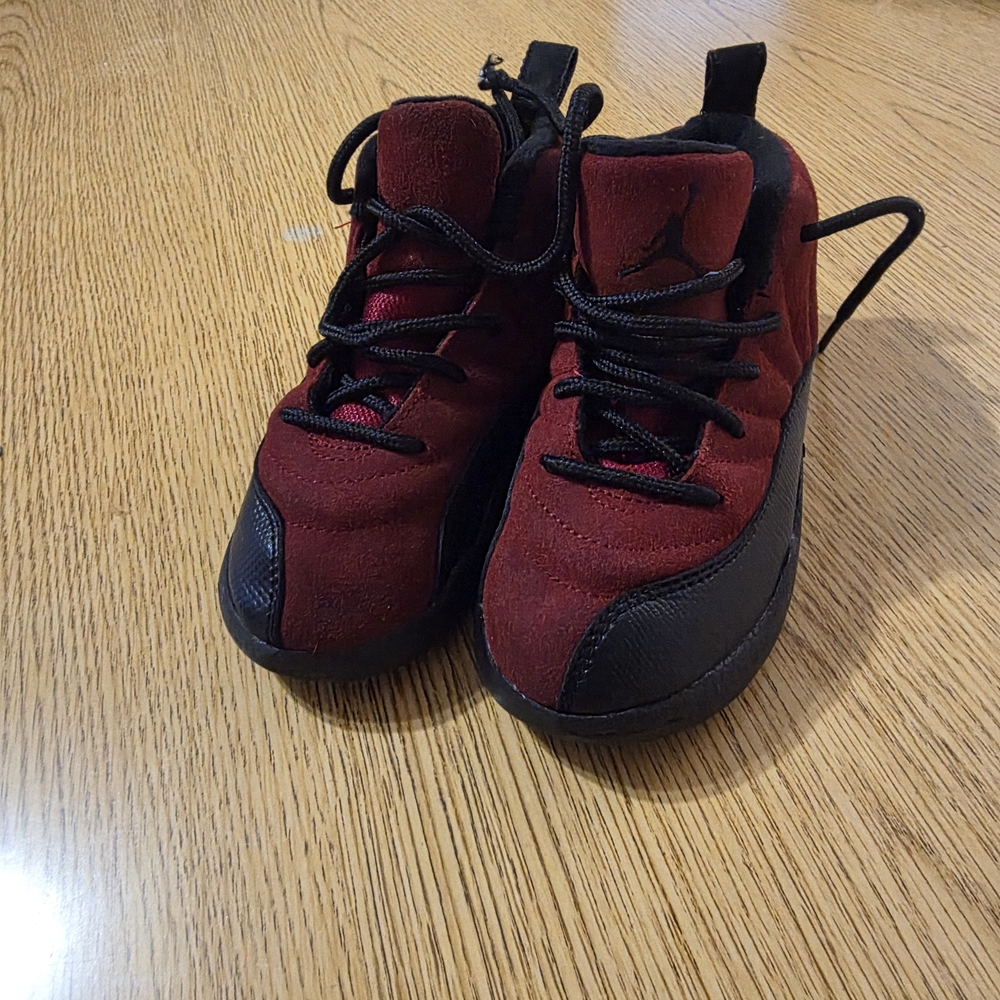 Jordan Kids Red and Black Sneakers - Picture 6 of 10